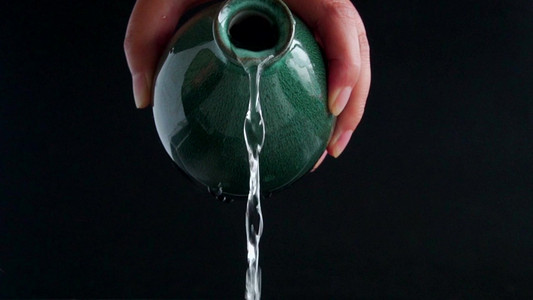 倒酒美酒黄酒广告宣传古风白酒照片个人vip和企业vip免费下载白酒倒酒