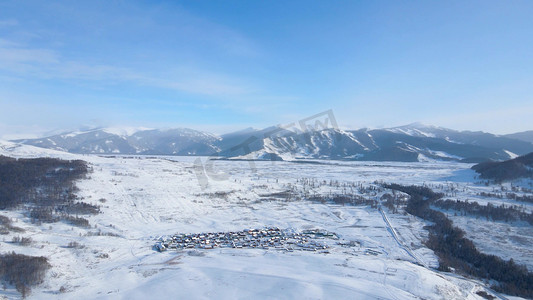 航拍连绵雪山风景