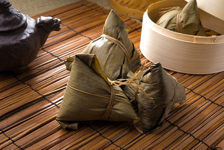 中国饺子，通常采取在节日期间的粽子