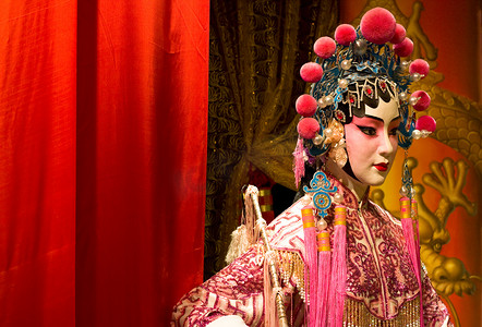 淘宝促销舞台背景摄影照片_中国戏曲道具和红色布