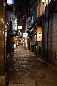 定光摄影照片_夜巷。大阪。日本.