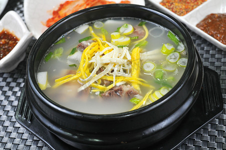 牛肉排酸摄影照片_韩国的蔬菜汤