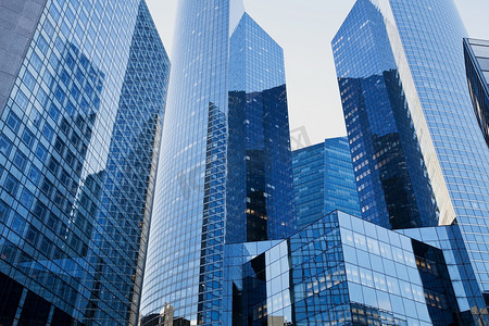 欧式玻璃双层果盘摄影照片_高科技商务楼城市摩天大楼