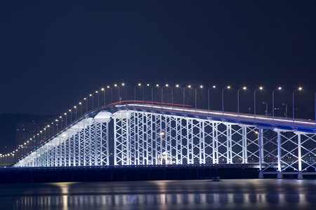 澳门城市建筑摄影照片_在澳门的巨大桥梁