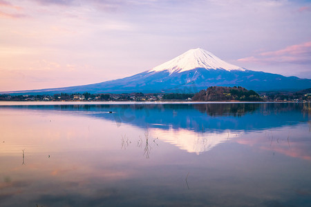 日出蓝天摄影照片_日本富士山和都市摄影