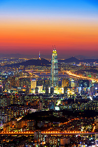 汉城摄影照片_韩国的首尔，韩国乐天世界购物中心与最佳视图的天际线.
