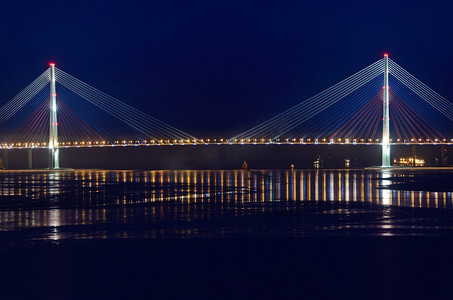 莉拉沃蒂摄影照片_到符拉迪沃斯托克 (海参崴) 骇人大桥夜景