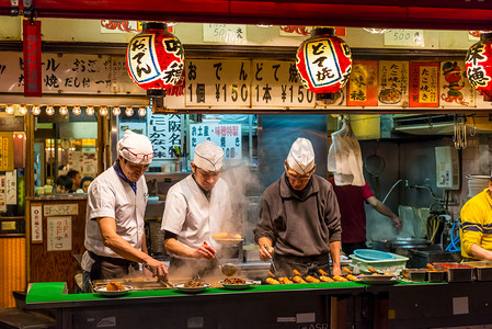 餐饮喝酒摄影照片_深夜用餐