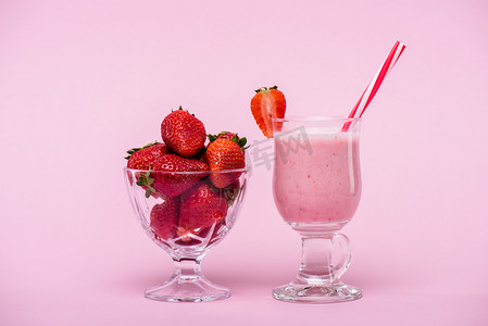 美味的草莓摄影照片_美味的草莓奶昔 