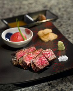 黑椒牛肉味摄影照片_美味烤铁板烧日本八重山和牛洼