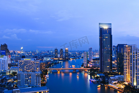 高层成市摄影照片_曼谷到黄昏在曼谷市顶视图