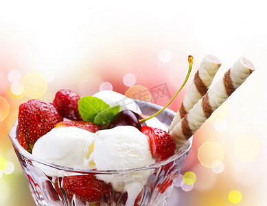 雪糕草莓摄影照片_冰淇淋