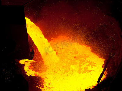 冶炼摄影照片_高炉炉液态的金属