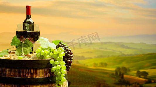 意大利葡萄酒摄影照片_红酒桶