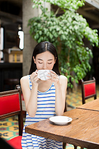 约会夏天摄影照片_喜欢喝杯咖啡吗？