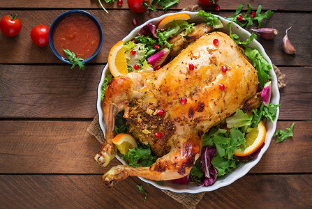 烤西红柿摄影照片_烤的鸡酿饭吃圣诞大餐