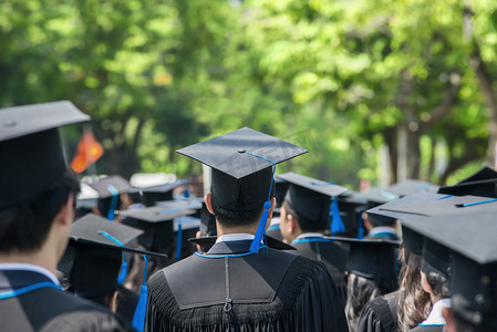 banner高考摄影照片_后面毕业生在大学毕业典礼