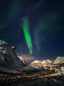 星座星星摄影照片_Bergsbotn fjord aurora