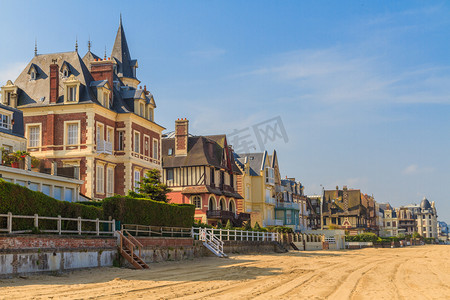 特卢维尔 sur mer 海滨长廊，诺曼底法国