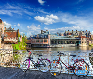 桥、 自行车和运河。根特 belghium