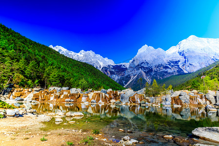 雪山岩石摄影照片_丽江玉龙雪山旅游摄影