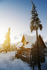 雪摄影照片_房子在冬天山度假村