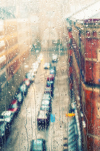 雷雨摄影照片_雨天，雨滴在窗口上