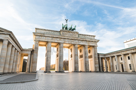雕像建筑摄影照片_柏林勃兰登堡门