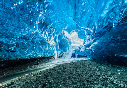 在冰岛的蓝色冰洞