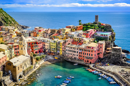 海洋和港口在多彩村 vernazza，ci 景区视图