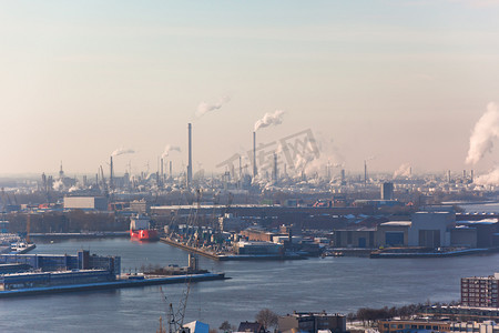 水雾烟雾摄影照片_鹿特丹工业区