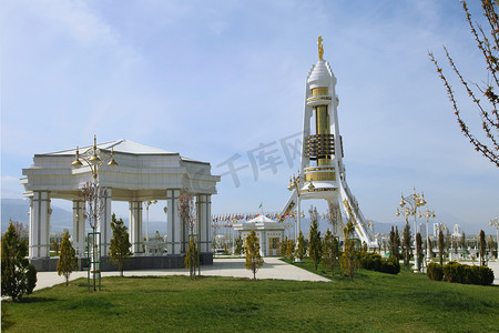 中立性摄影照片_查看从公园纪念碑中立拱上。阿什哈巴.