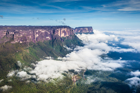 从对 Kukenan tepui 雾-委内瑞拉，拉美地区在罗赖马 tepui 查看 