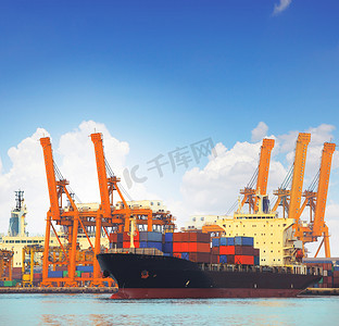 集装箱货物摄影照片_商用船舶和货物集装箱港口使用进口单证