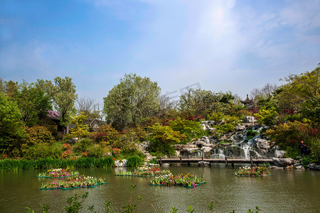 中国建筑门摄影照片_扬州瘦西湖上花园水边