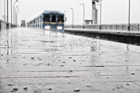 雨天火车站