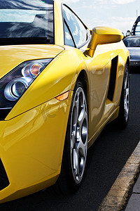 黄色跑车
