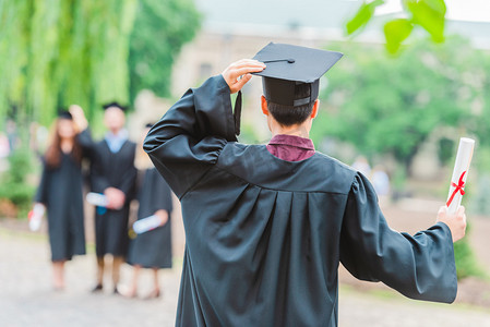 学士学士摄影照片_毕业季季校园毕业生群体拍照留念