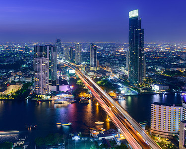 在曼谷泰国的沙潘潘塔桥的夜景