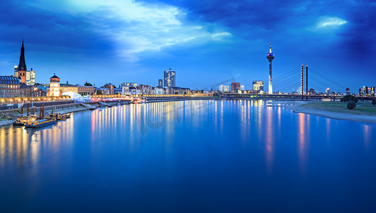 夜景房子摄影照片_德国杜塞尔多夫和莱茵河夜景