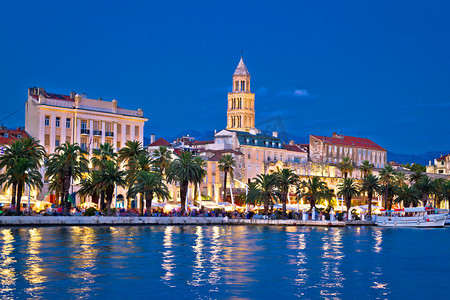 split摄影照片_Colorful split waterfront evening view