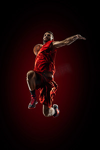 中招体育招生海报摄影照片_篮球运动员在行动中的飞得很高