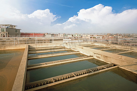 工厂污水摄影照片_现代城市废水处理厂.