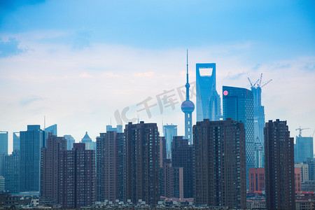天空摄影照片_暮光之城在上海的天际线