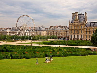 罗浮宫博物馆和巴黎市的迷宫