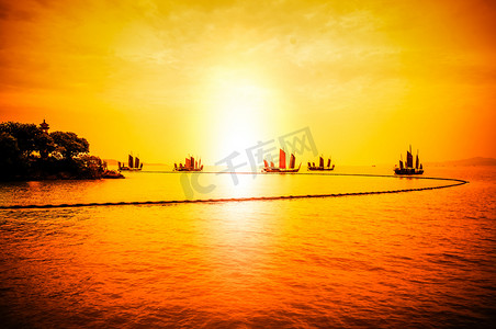 在太湖之滨无锡，中国，中国钓鱼船