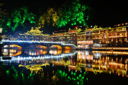 五彩桥与中国传统建筑夜景