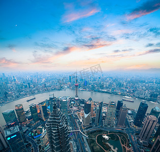 现代河流摄影照片_鸟瞰图的上海全景