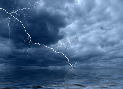 雷雨简笔画摄影照片_自然风景海洋雷暴雷雨