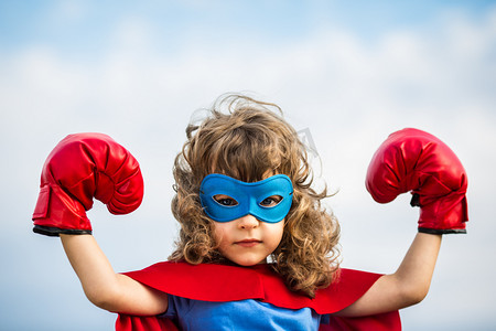 超级英雄小子女童权力概念